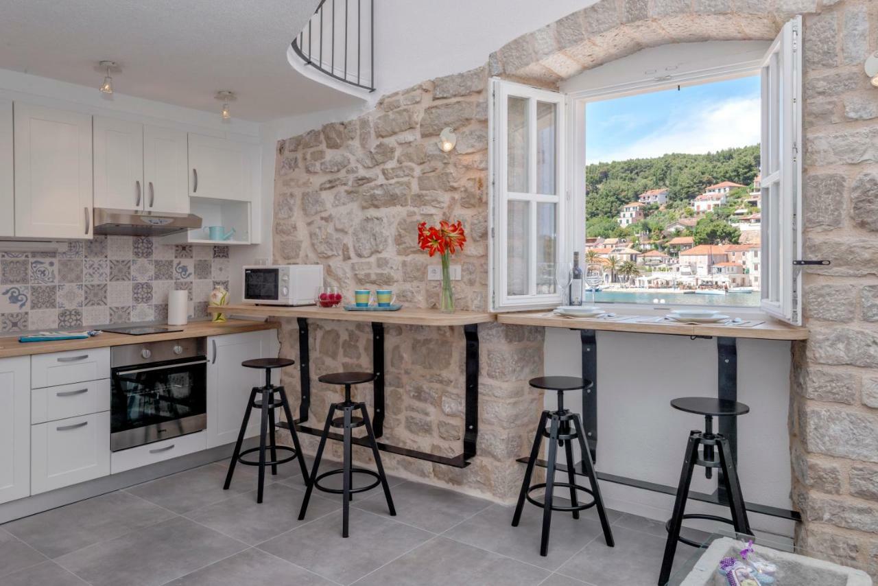 Riva Jelsa (Hvar)