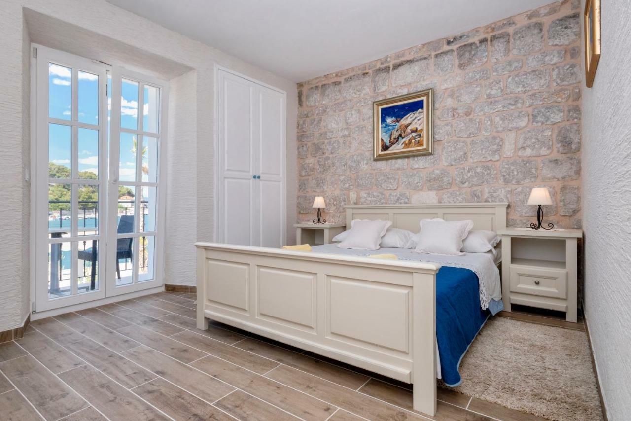 Riva 4* Jelsa (Hvar)