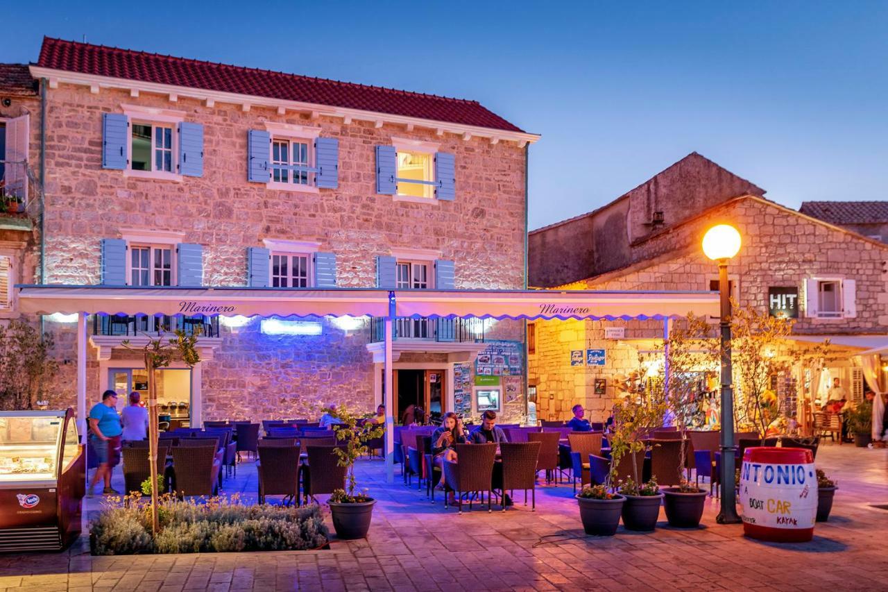 Riva Jelsa (Hvar)